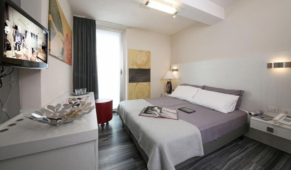 Happy Hotel Atelier Gardone Riviera Centro & Beach Exterior photo