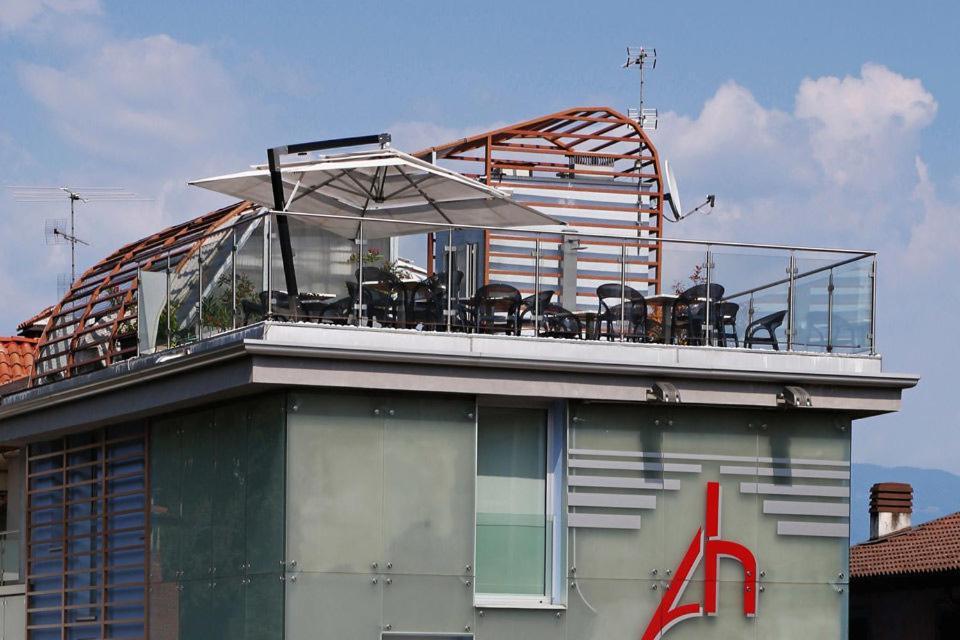 Happy Hotel Atelier Gardone Riviera Centro & Beach Exterior photo