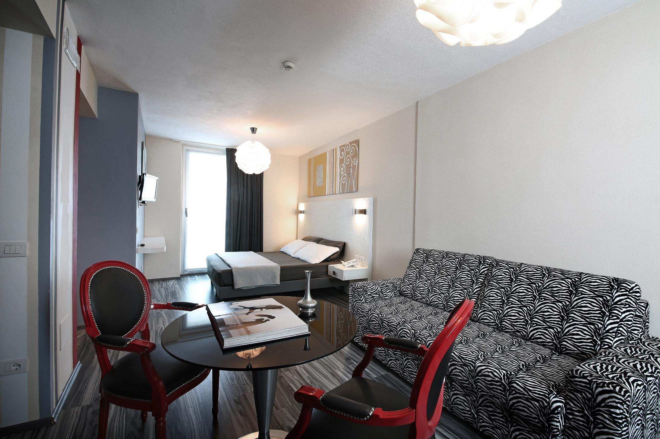Happy Hotel Atelier Gardone Riviera Centro & Beach Exterior photo