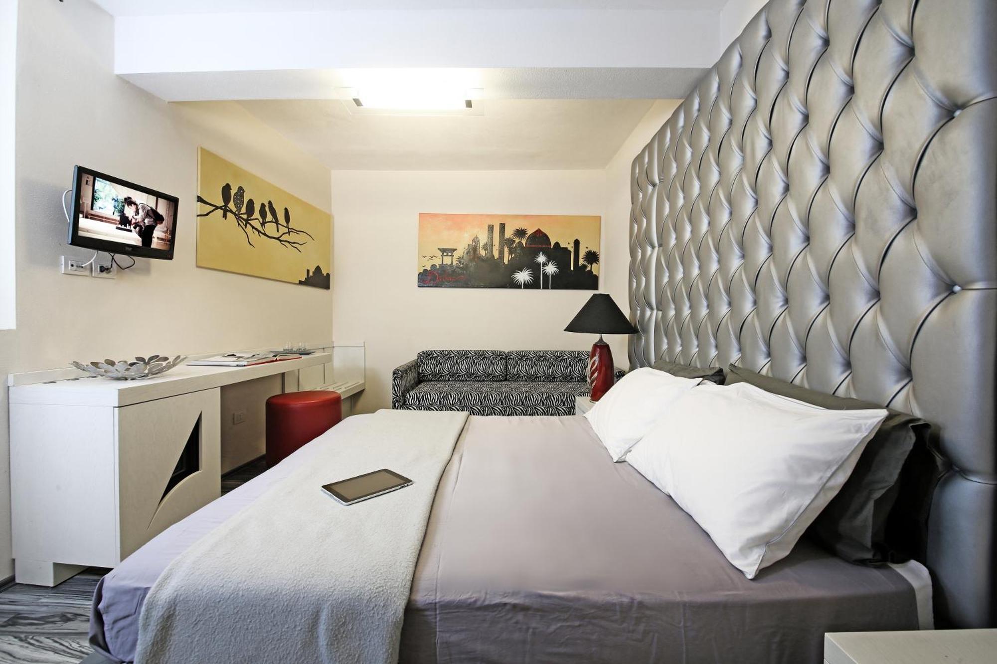 Happy Hotel Atelier Gardone Riviera Centro & Beach Room photo