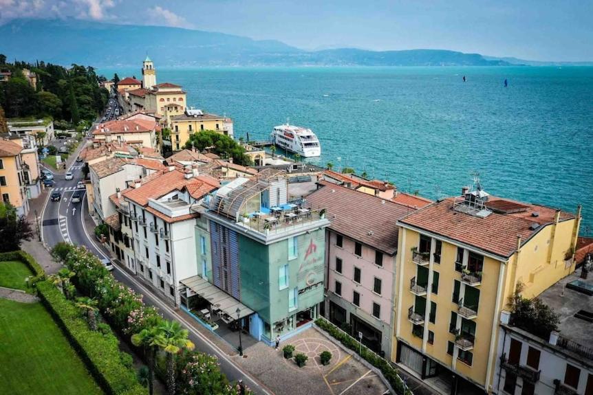 Happy Hotel Atelier Gardone Riviera Centro & Beach Exterior photo