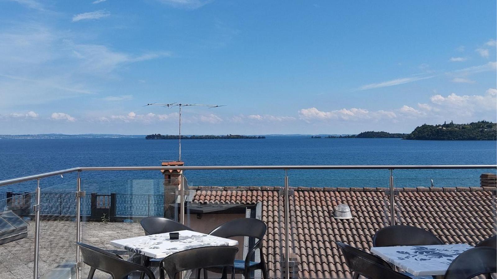Happy Hotel Atelier Gardone Riviera Centro & Beach Exterior photo