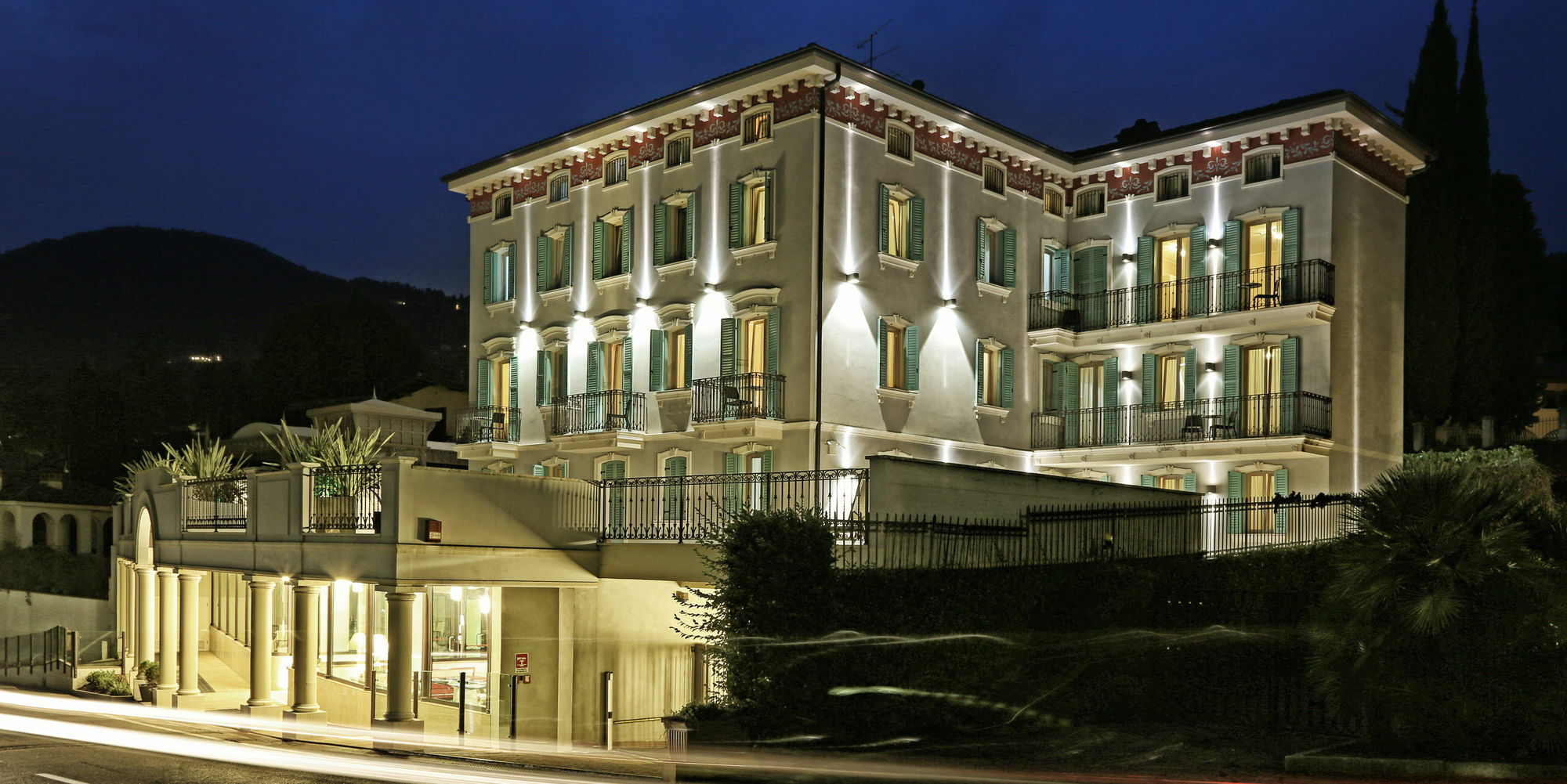 Happy Hotel Atelier Gardone Riviera Centro & Beach Exterior photo